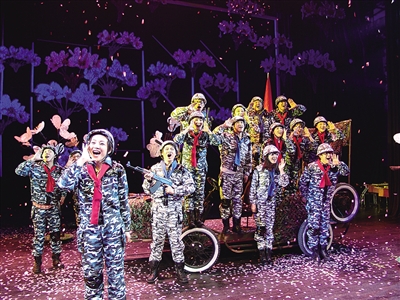 “青話(huà)”捧兩項(xiàng)話(huà)劇金獅獎(jiǎng)