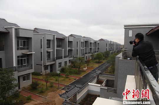 江西四兄弟回饋桑梓建72套別墅贈(zèng)鄉(xiāng)親(圖)