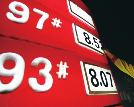 油價(jià)或九連跌 多地出租車(chē)燃油附加費(fèi)望調(diào)整