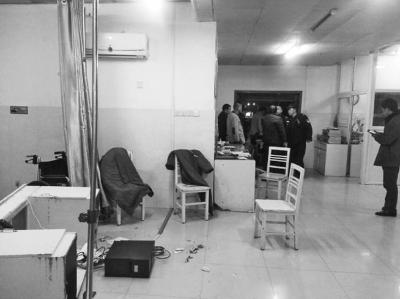 六旬老漢持刀威脅120醫(yī)生：病人有閃失 砍死你們