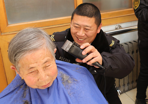 姜杉：理的不僅是發(fā)，更是愛心