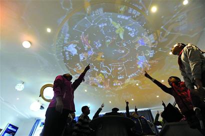 青島投10億加速教育信息化 學(xué)生用上電子書包