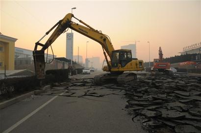 地鐵線嶗山汽車城段鉆地施工 深圳路等路段封閉