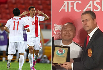 中國(guó)男足提前出線 百變翻譯搶鏡