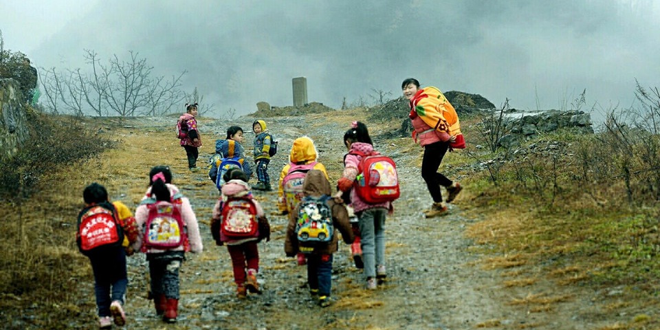 圖片故事：90后代課“媽媽”的和36個(gè)孩子