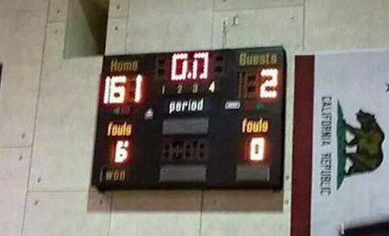 美高中女籃賽場(chǎng)驚現(xiàn)161-2 贏球方教練遭禁賽