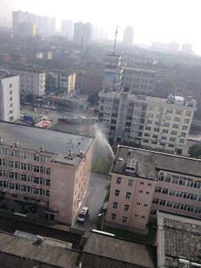 陜西漢中被指為降污染指數(shù)給監(jiān)測儀噴水(圖)