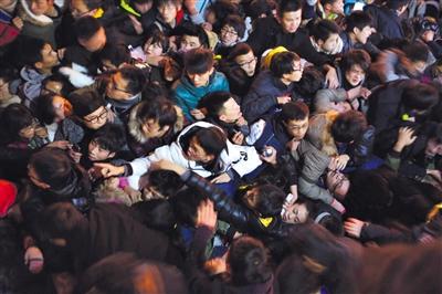 上海外灘踩踏事件遇難者家屬將獲80萬撫慰金