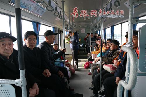 首批氣點(diǎn)混合動(dòng)力公交車 西海岸開跑