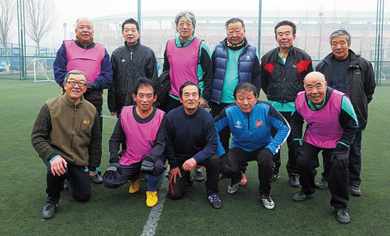 獨(dú)家:1958青島體校足球隊(duì)如今重上綠茵場(chǎng) 獨(dú)家:1958青島體校足球隊(duì)如今重上綠茵場(chǎng)