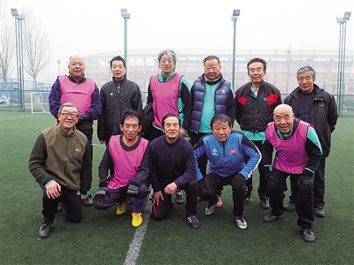 年過七旬重返球場