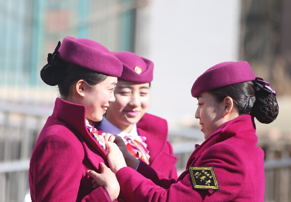 青榮城際“滿月”34萬(wàn)人體驗(yàn) 青榮城際“滿月”34萬(wàn)人體驗(yàn)