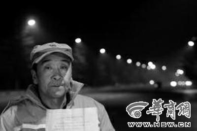 58歲環(huán)衛(wèi)工雪天烤火被辭退續(xù):公司撤銷決定(圖)