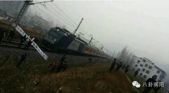河南業(yè)主攔火車追蹤：曾找政府百次無果