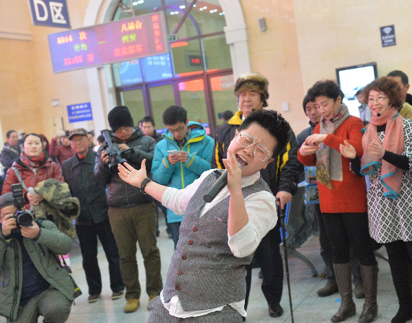 歌聲進(jìn)車站 溫暖回鄉(xiāng)路