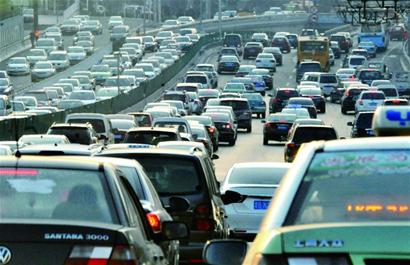 市區(qū)交通進(jìn)入忙年模式 商圈周邊壓力增大