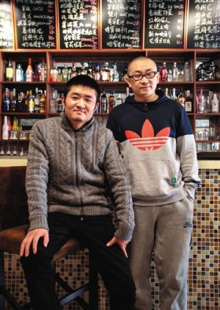 在春晚舞臺(tái)上，以反腐為題材的相聲并不多見(jiàn)，最近的一個(gè)要回溯到1988年。那年，牛群的相聲《巧立名目》以辛辣諷刺的語(yǔ)言反映出了官場(chǎng)民間的種種社會(huì)現(xiàn)象，讓人至今看來(lái)都余味無(wú)窮。