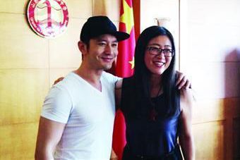 黃曉明回青島 看望老師 教師節(jié)