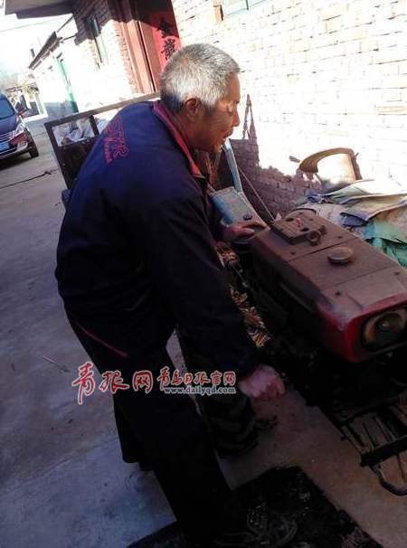 黃島老兵免費(fèi)修了20多年拖拉機(jī) 見證農(nóng)機(jī)發(fā)展 黃島老兵免費(fèi)修了20多年拖拉機(jī) 見證農(nóng)機(jī)發(fā)展
