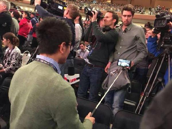 兩會記者遭遇大面積“撞桿”