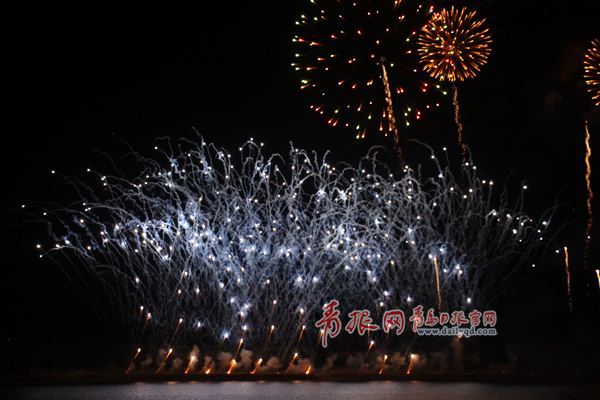 Apec之夜 焰火重現(xiàn)寂寞 鬧元宵