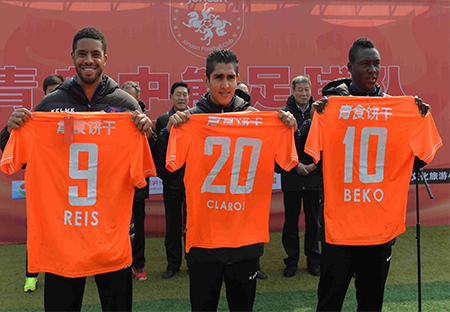 中能三外援亮相 唯一目標：沖超