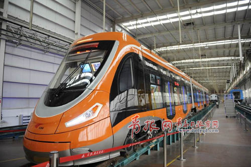 世界首列氫能源有軌電車在青下線 填補氫能源在全球有軌電車領(lǐng)域應用的空白