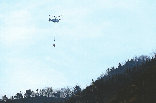 濟南西營梯子山山火肆虐20余小時 疑村婦燒荒引發(fā)