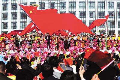 图为3月26日,昌都市举行文艺演出,纪念西藏百万农奴解放纪念日.