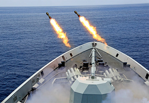 首發(fā)：海軍濰坊艦實(shí)彈射擊訓(xùn)練