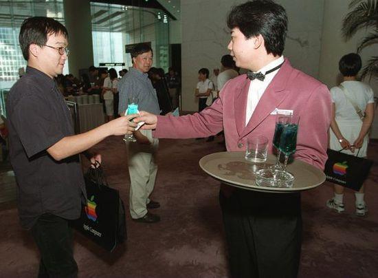 調(diào)查稱香港服務(wù)業(yè)員工態(tài)度不佳（圖片來源：南華早報）