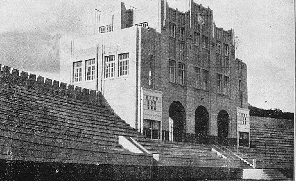 青島第一體育場(chǎng)：仿洛杉磯體育場(chǎng)樣式修建