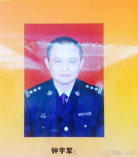 深圳警車撞賓利逃逸 城管部門稱系森林分局副局長(zhǎng)