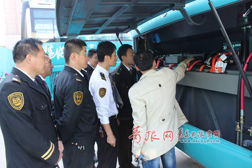 聽(tīng)廠家技術(shù)員講解電動(dòng)系統(tǒng)