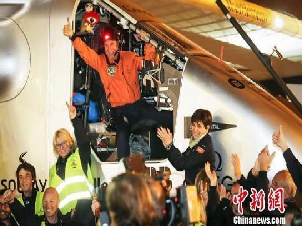世界最大太陽能飛機(jī)飛抵南京17個(gè)半小時(shí)飛1244公里