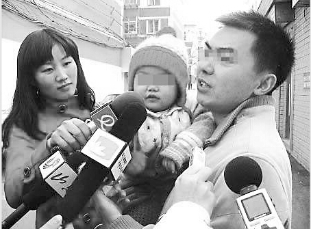 全國(guó)首例姓名權(quán)行訴案在濟(jì)恢復(fù)審理 不帶姓落戶遭拒