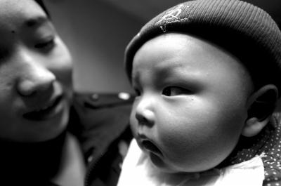 警方破跨省販嬰案：孕婦挺肚賣子 醫(yī)生售出生證明