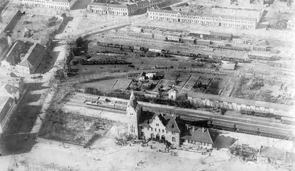 1928年日军飞机航拍下青岛:火车站 跑马场