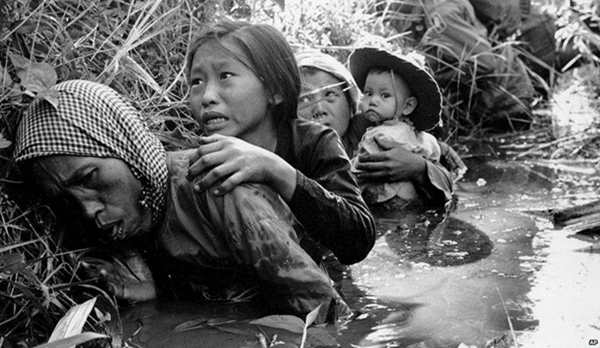 舊照重現(xiàn)戰(zhàn)場：殘酷越戰(zhàn)真實影像（組圖）