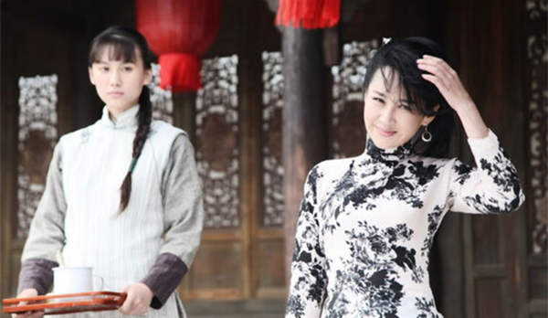 魯能悍將妻子演抗戰(zhàn)神劇 與翔嫂葛天一起打鬼子 魯能悍將妻子演抗戰(zhàn)神劇 與翔嫂葛天一起打鬼子