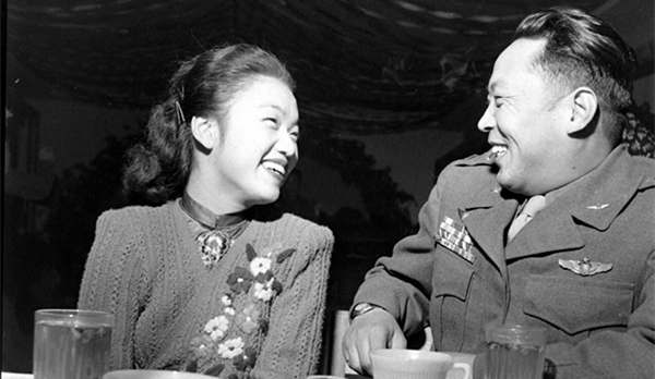 內(nèi)戰(zhàn)前夜國(guó)民黨軍官燈紅酒綠的夜生活 內(nèi)戰(zhàn)前夜國(guó)民黨軍官燈紅酒綠的夜生活