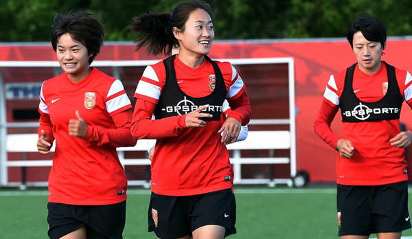 中國女足碰上老對(duì)手美國隊(duì) 隊(duì)員輕松備戰(zhàn)有說有笑
