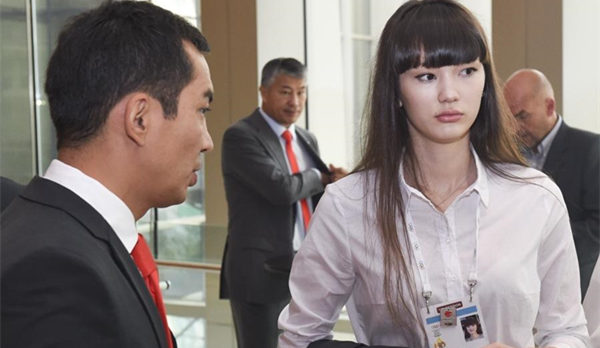 哈薩克排球女神亮相引眾日本男記者求合影