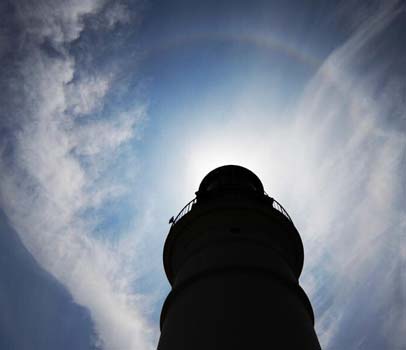山東青島上空現(xiàn)“日暈”奇觀