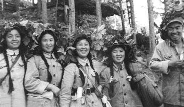 组图:抗美援朝时志愿军文艺女兵