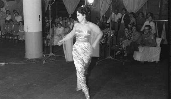 1953年韓國舞女跳艷舞歡送美國高官