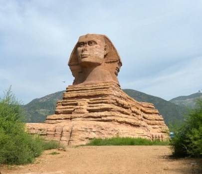 石家莊一基地建“盧浮宮金字塔”