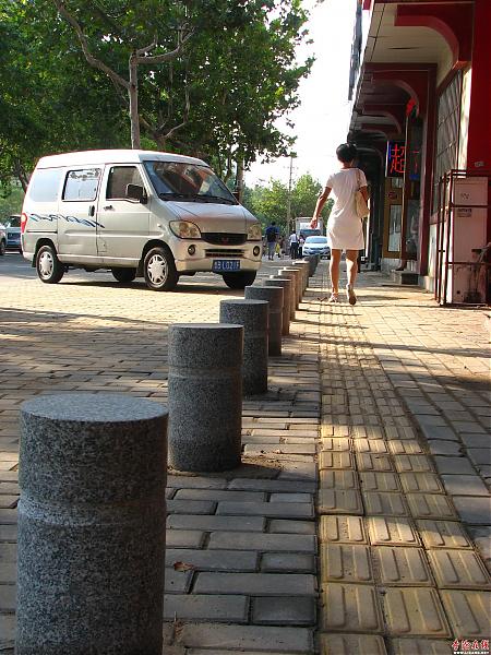 隔離墩005.jpg - 文件大小882.3KB (點(diǎn)擊縮略圖放大查看)