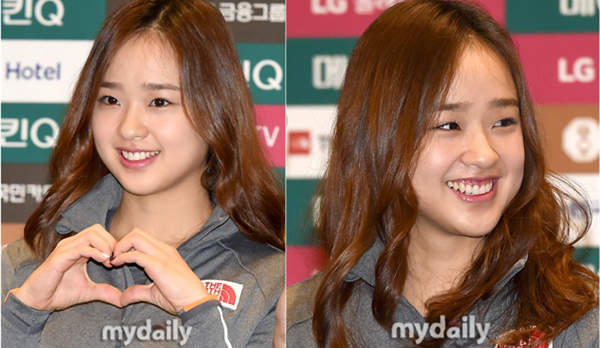 孫妍在出席展會露甜美微笑