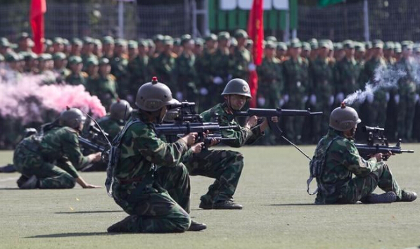 吉林大學(xué)開學(xué)典禮上演“反恐演習(xí)”